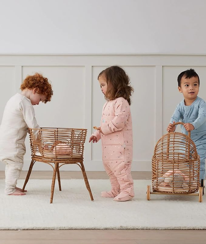 ergoPouch 3.5 TOG Sleeping For Baby Girl and Boy - Our Sleeping Provide Ultimate Comfort - Baby Easy Diaper Changes - Made with Breathable Materials (6-12 Months, Daisies)