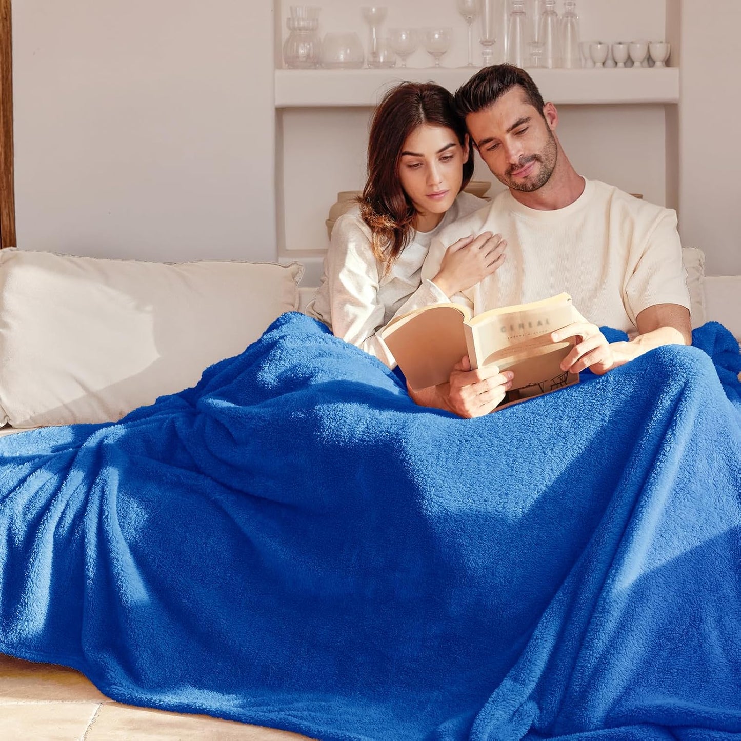 Exclusivo Mezcla Twin Size Flannel Fleece Blanket, Super Soft Velvet Plush Bed Blanket, Fuzzy Cozy and Warm for All Seasons, 60x80 Inches, Cobalt Blue