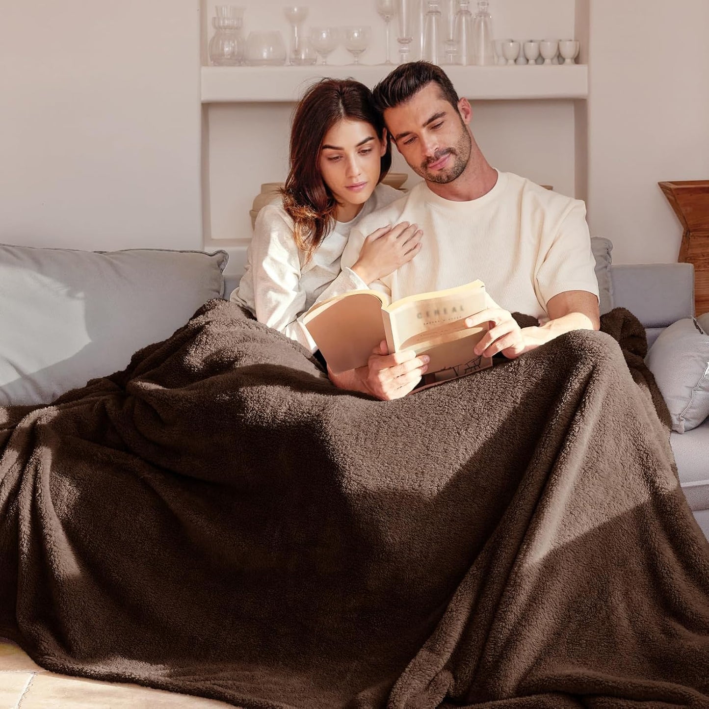 Exclusivo Mezcla Twin Size Flannel Fleece Blanket, Super Soft Velvet Plush Bed Blanket, Fuzzy Cozy and Warm for All Seasons, 60x80 Inches, Coffee