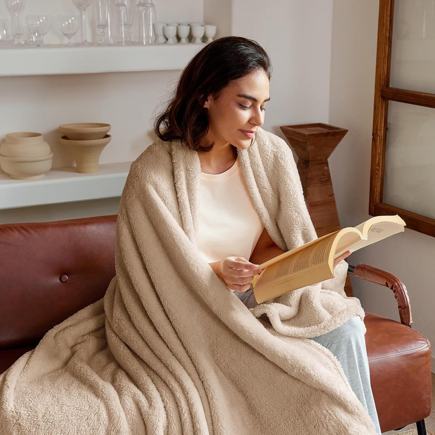 Exclusivo Mezcla Queen Size Flannel Fleece Blanket, Super Soft Velvet Plush Bed Blanket, Fuzzy Cozy and Warm for All Seasons, 90x90 Inches, Camel