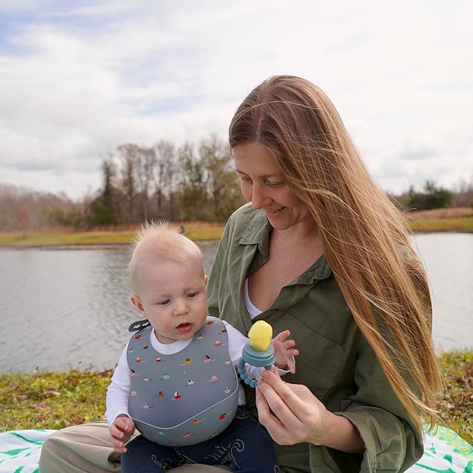 Silicone Baby Bibs Unisex, Self-Feeding, Catch-all Large Pocket, 6-48 months, BPA-Phthalate Free, w/Travel Case