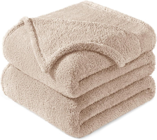 Exclusivo Mezcla Twin Size Flannel Fleece Blanket, Super Soft Velvet Plush Bed Blanket, Fuzzy Cozy and Warm for All Seasons, 60x80 Inches, Camel