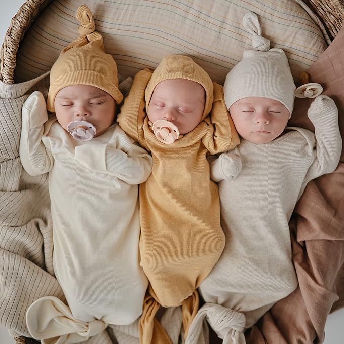 FRIGG Daisy Natural Rubber Baby Pacifier | Made in Denmark | BPA-Free (Baby Pink/Soft Lilac, 0-6 Months) 2-Pack