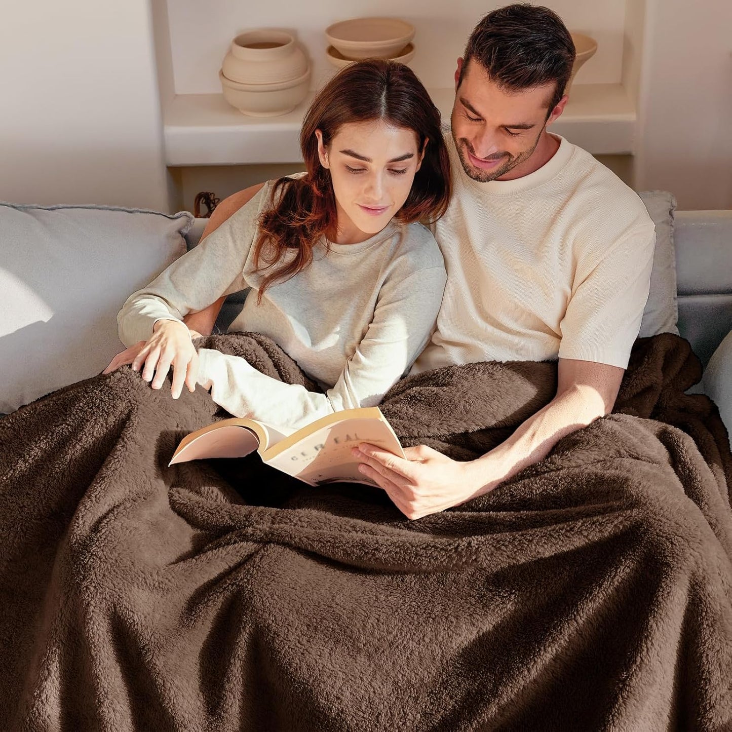 Exclusivo Mezcla Soft Fleece Throw Blanket for Couch, Super Soft Velvet Plush Bed Blanket, Fuzzy Cozy and Warm for All Seasons, 50x60 Inches, Coffee