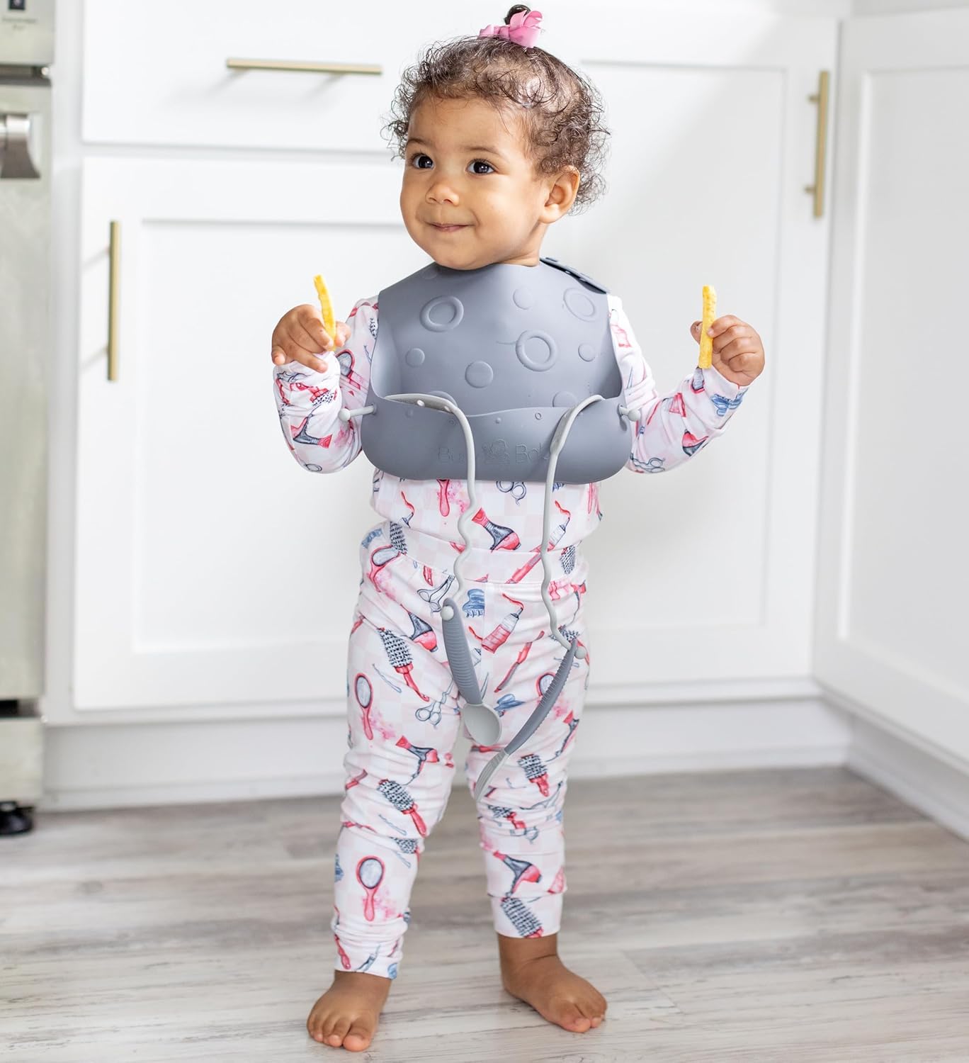 BUSY BABY Bungee Bib & Utensil Set – Adjustable Silicone Bib with Pocket & Tethered Utensils for Babies & Toddlers