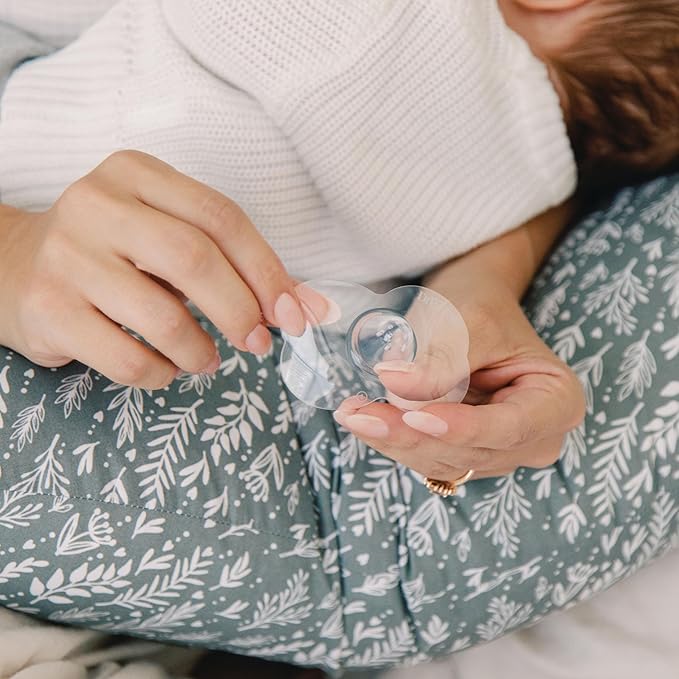 Dr. Brown's Butterfly Breastfeeding Nipple Shields for Protecting Sore, Flat or Inverted Nipples, Essential for Latching Difficulties with Microwave Sterilizer Carrying Case, 20mm